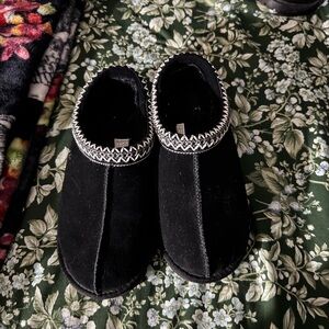 Black Ugg Tasman